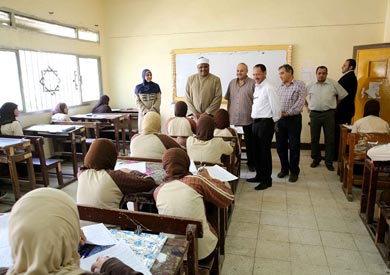 وكيل الأزهر يتابع امتحانات الثانوية الازهرية بمعاهد حلوان